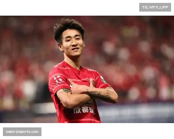 成都蓉城四后卫变阵激活韦世豪内切走廊 但领先后收缩过深被对手逆转节奏